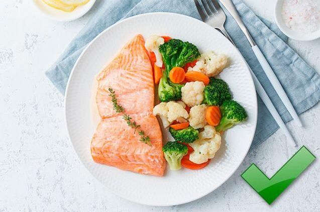 Со гастритис, можете да јадете посна риба со варен зеленчук